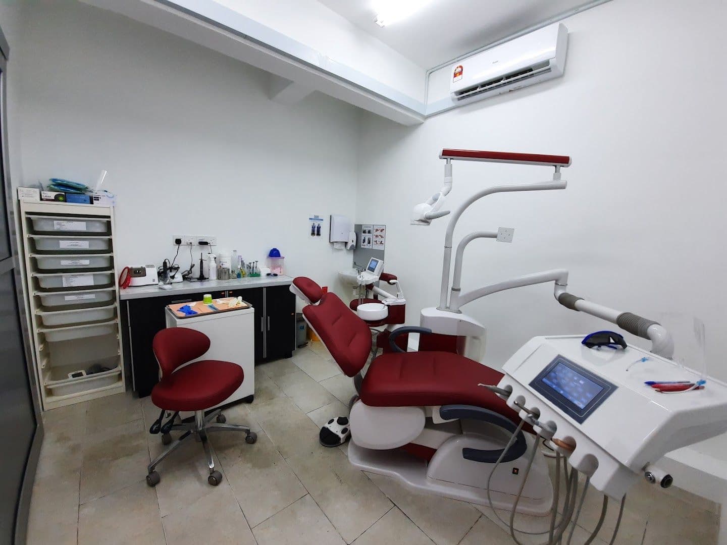 Photo 3 for Drs. Wong and Partners Dental Surgeons - Rawang Taman Bersatu