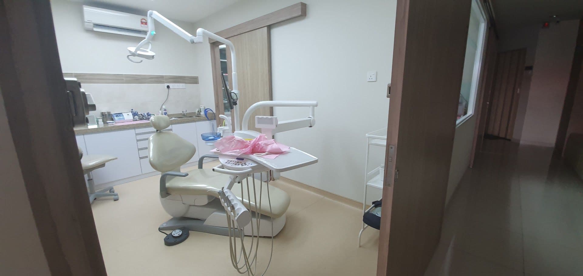 Photo 3 for Art Of Smile Dental Surgery